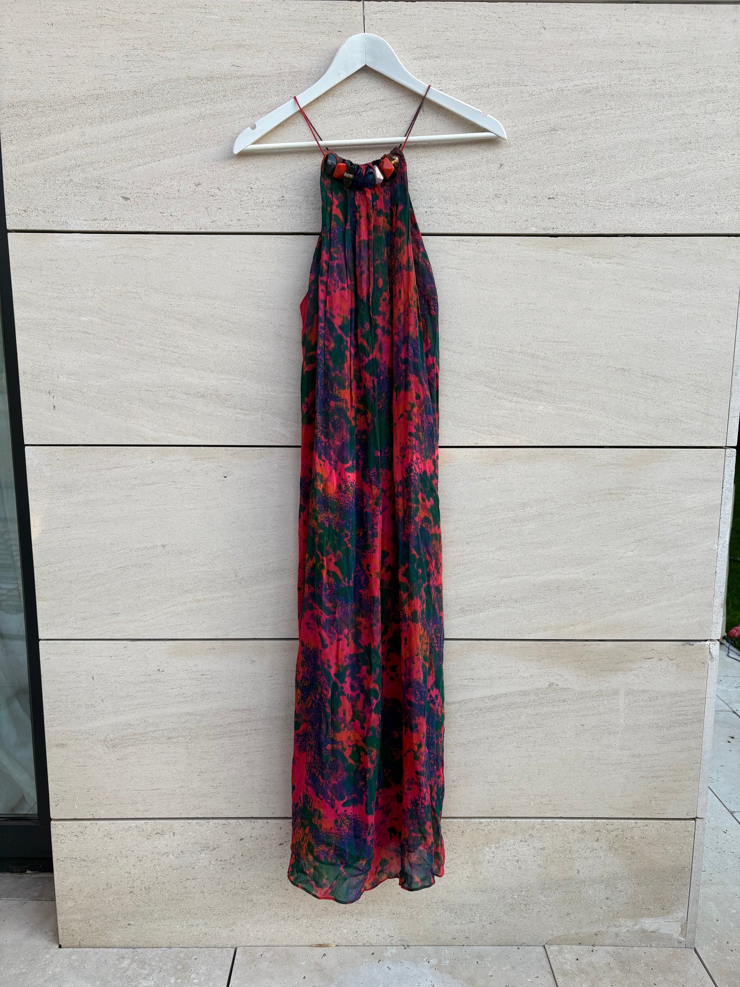 ZARA. Vestido largo halter estamapdo