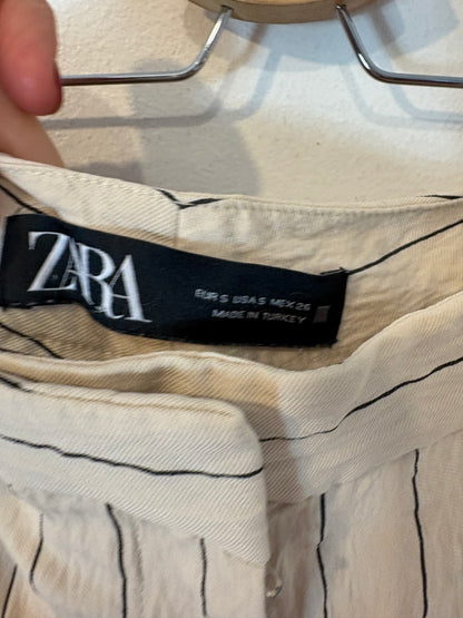 ZARA. Pantalón pinzas beige raya