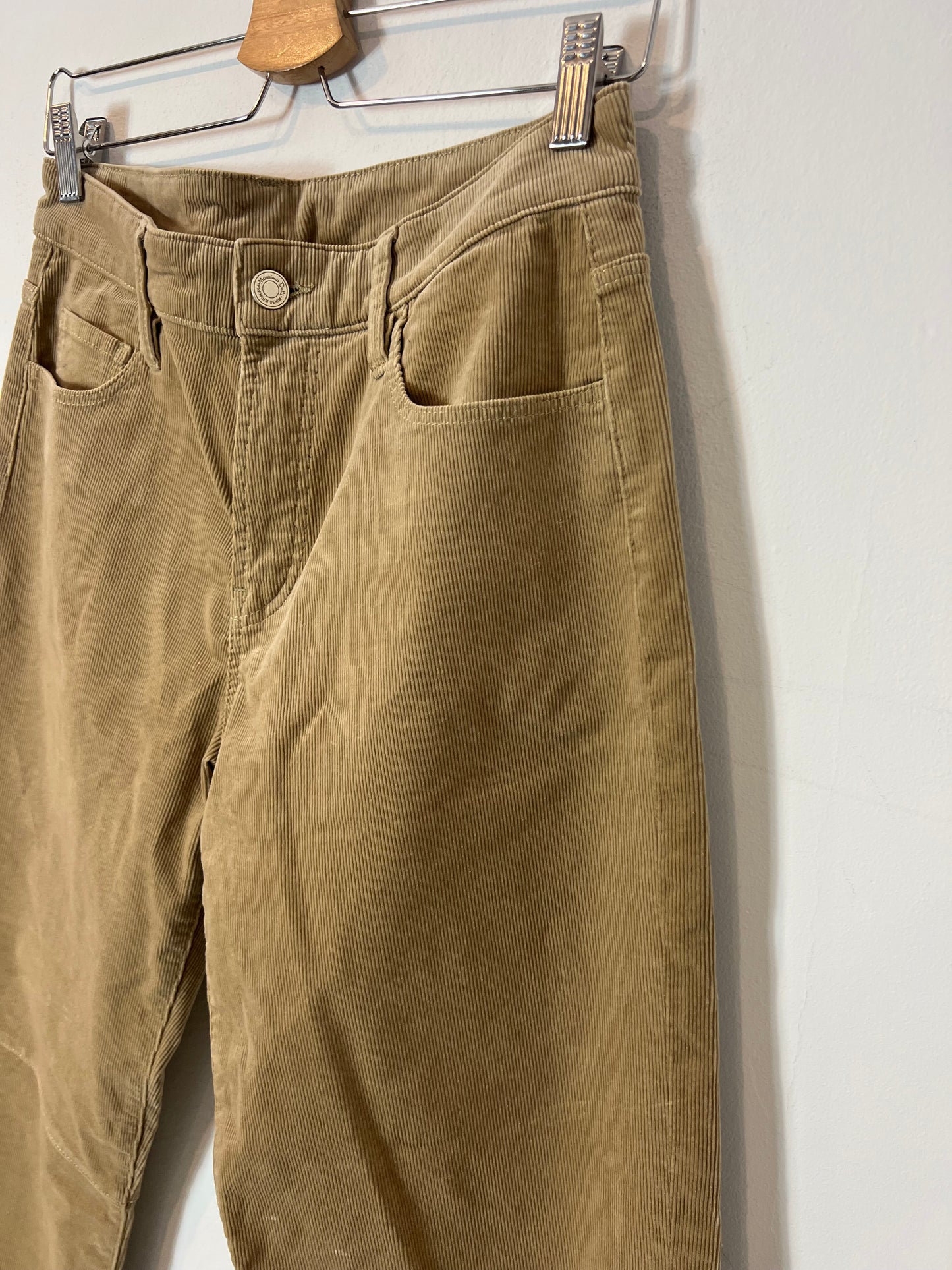 MASSIMO DUTTI. Pantalón pana beige T.36