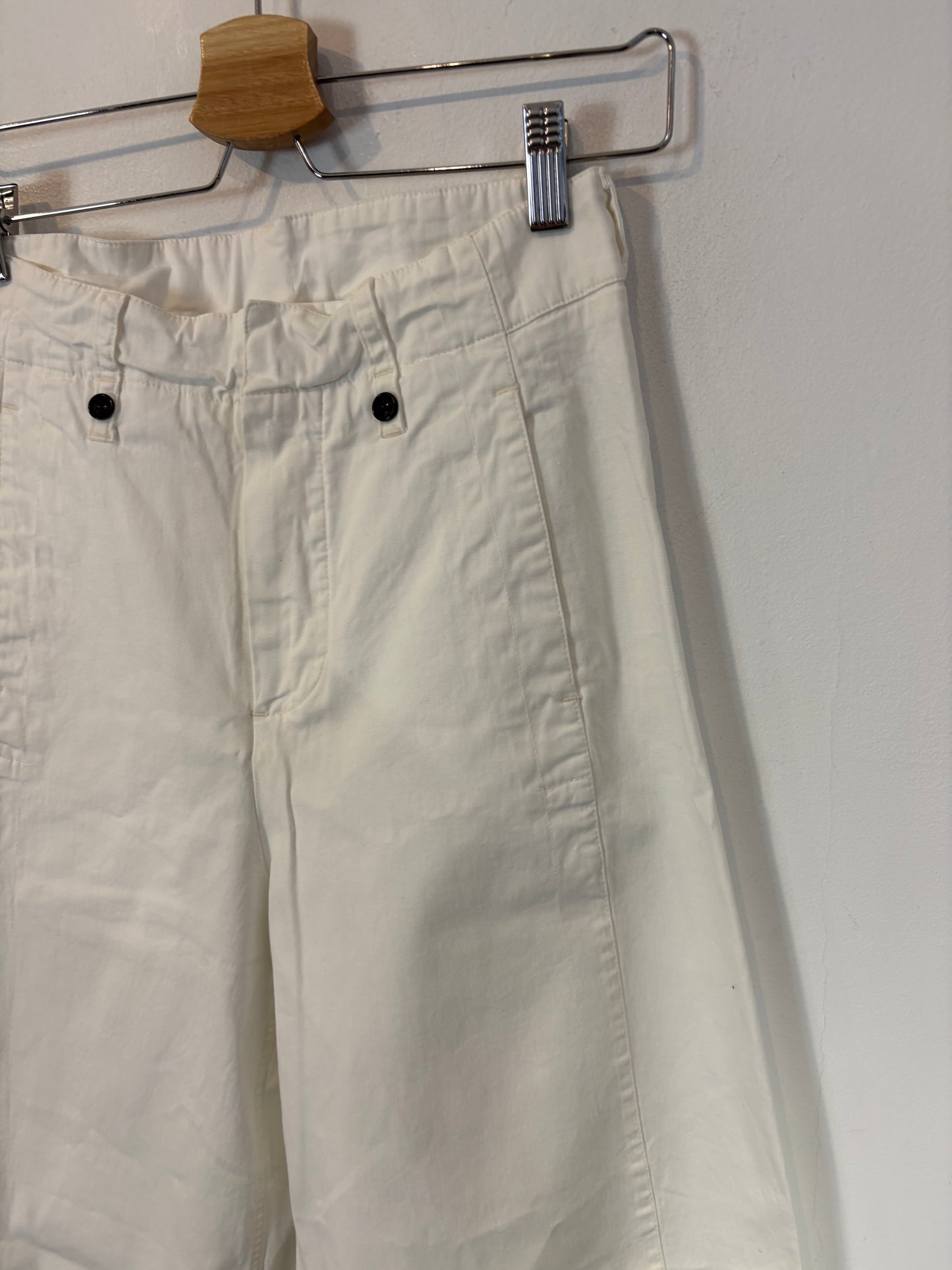 SHON MOTT. Denim ligero blanco pata ancha