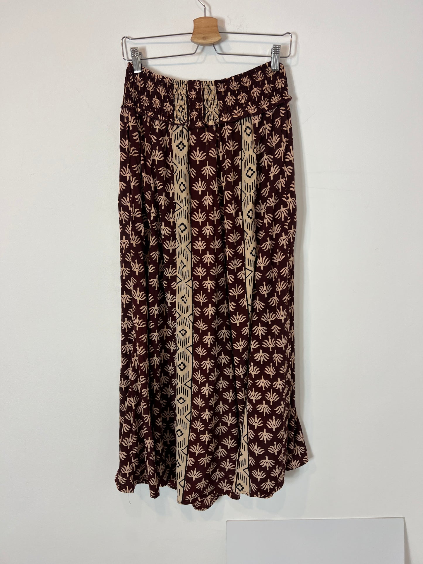 OTHERS. Total look: flowing trousers and YOUR top