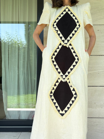 IQ COLLECTION. Beige embroidered Ts dress