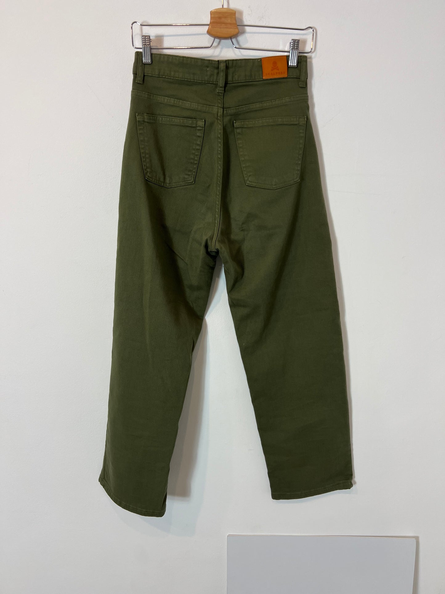 SCALPERS. Pantalón verde denim. T 38