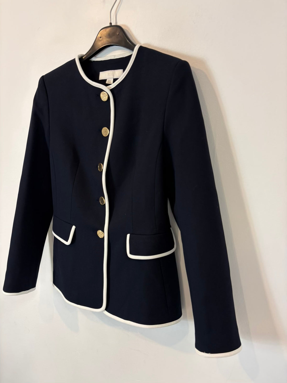 ZARA. Blazer azul marino y blanco