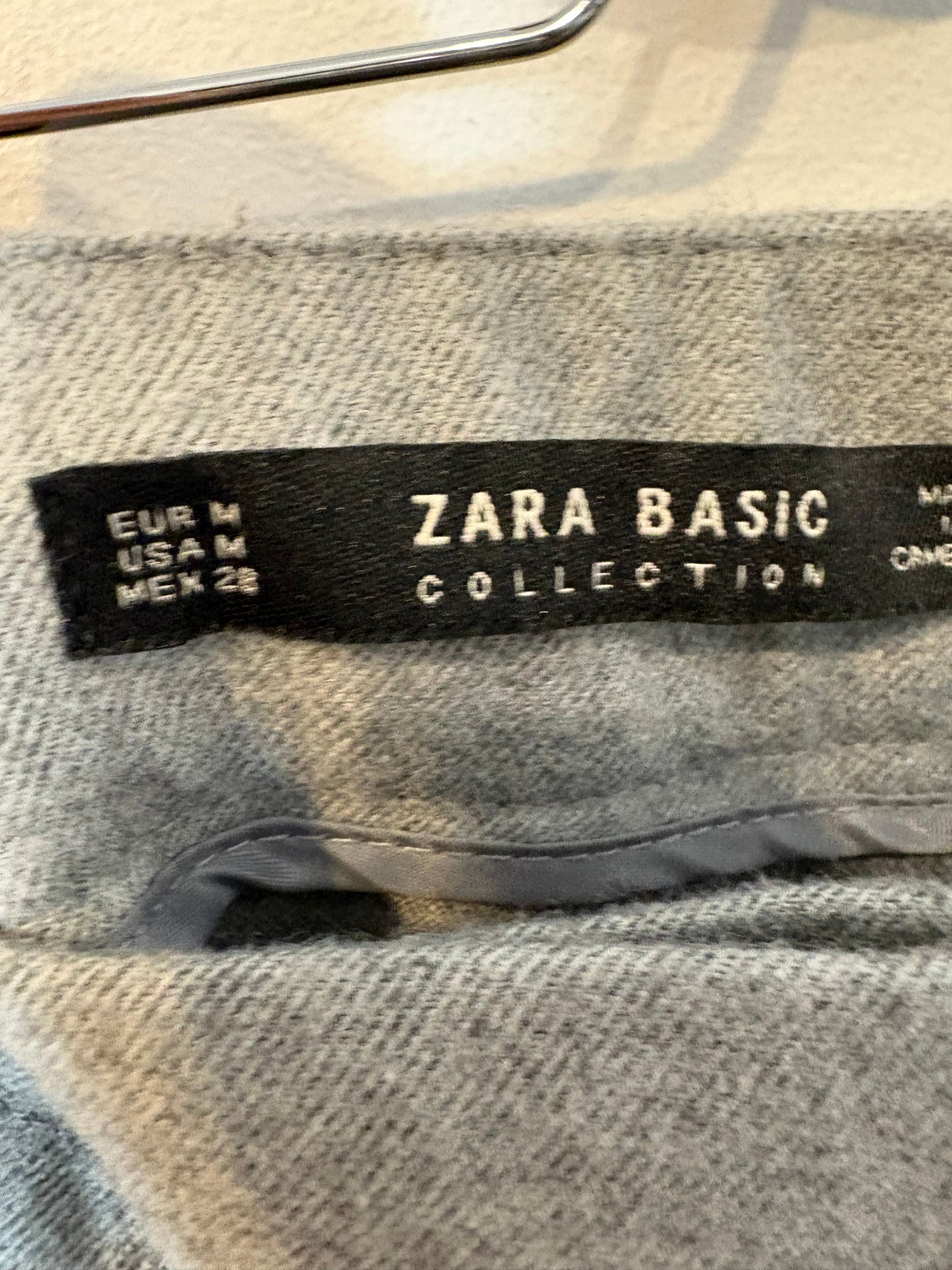 ZARA. Pantalón pinza textura gris