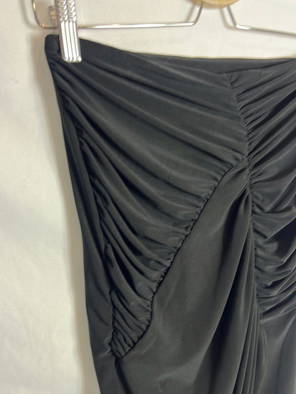 LOLA LI. Falda midi negra elástica fruncida. T 38