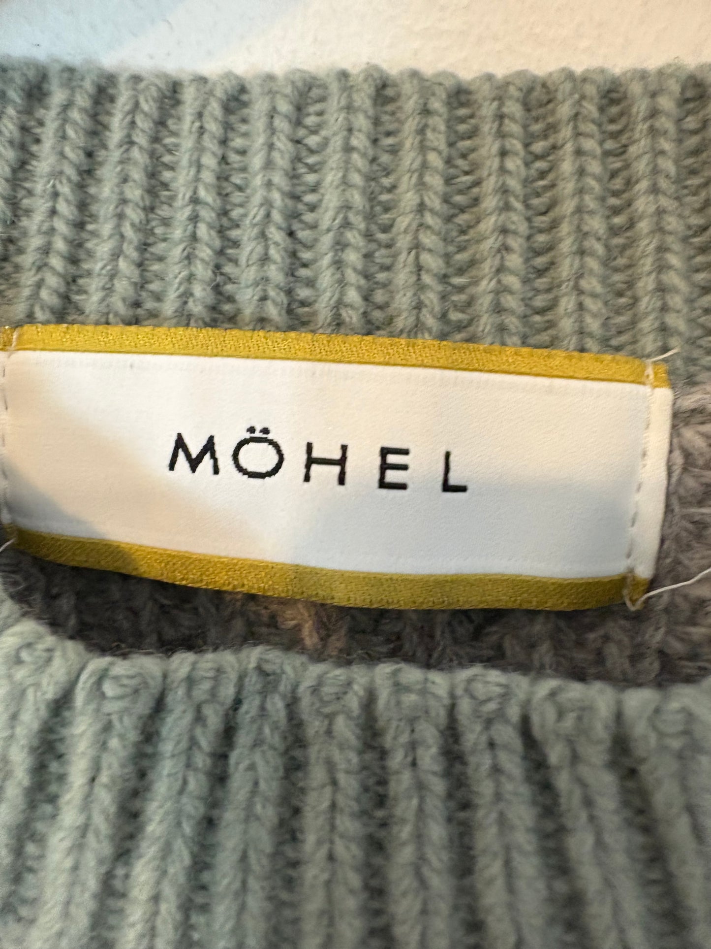 MÖHEL. Jersey gris lana detalle cuello