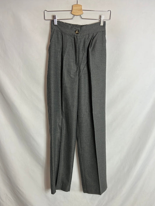 TRENDYOL. Pantalones grises pinzas. T 34