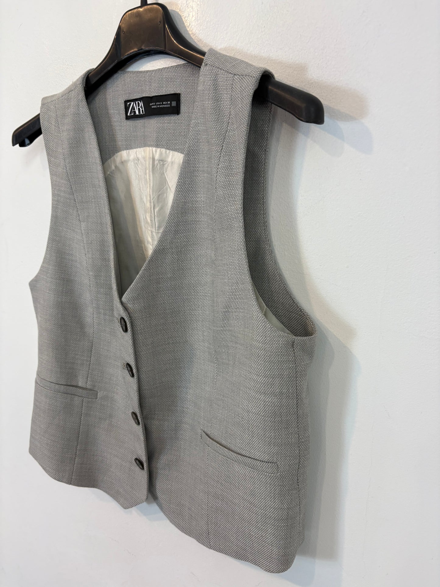 ZARA. Conjunto gris claro textura