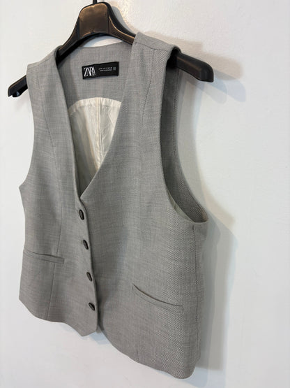 ZARA. Conjunto gris claro textura