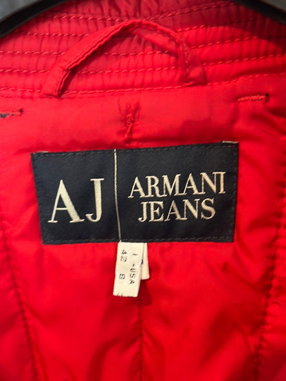 ARMANI JEANS. Chaqueta roja acolchada. T S