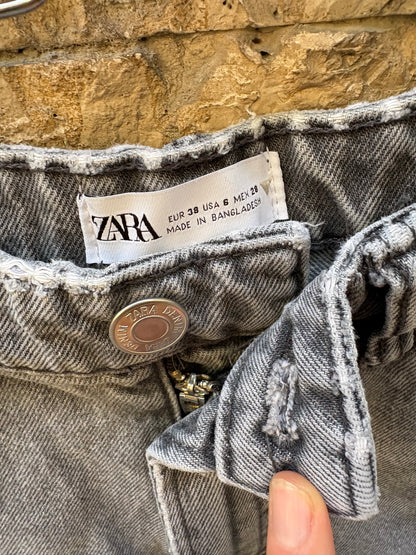 ZARA. Denim short gris. T 38