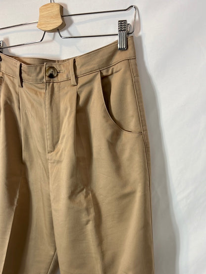 ZARA. Pantalón beige pinzas. T 36