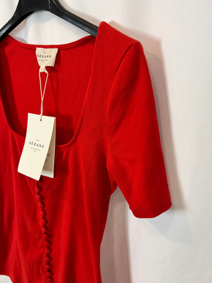 SEZANE. Top rojo canalé botones T.s