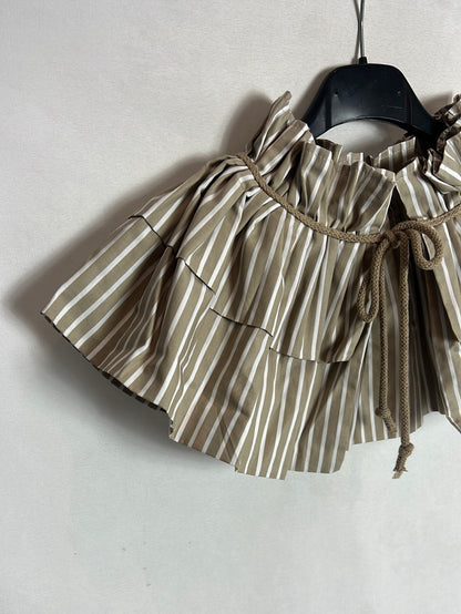 NECKS. Pleated beige striped collar. YOUR