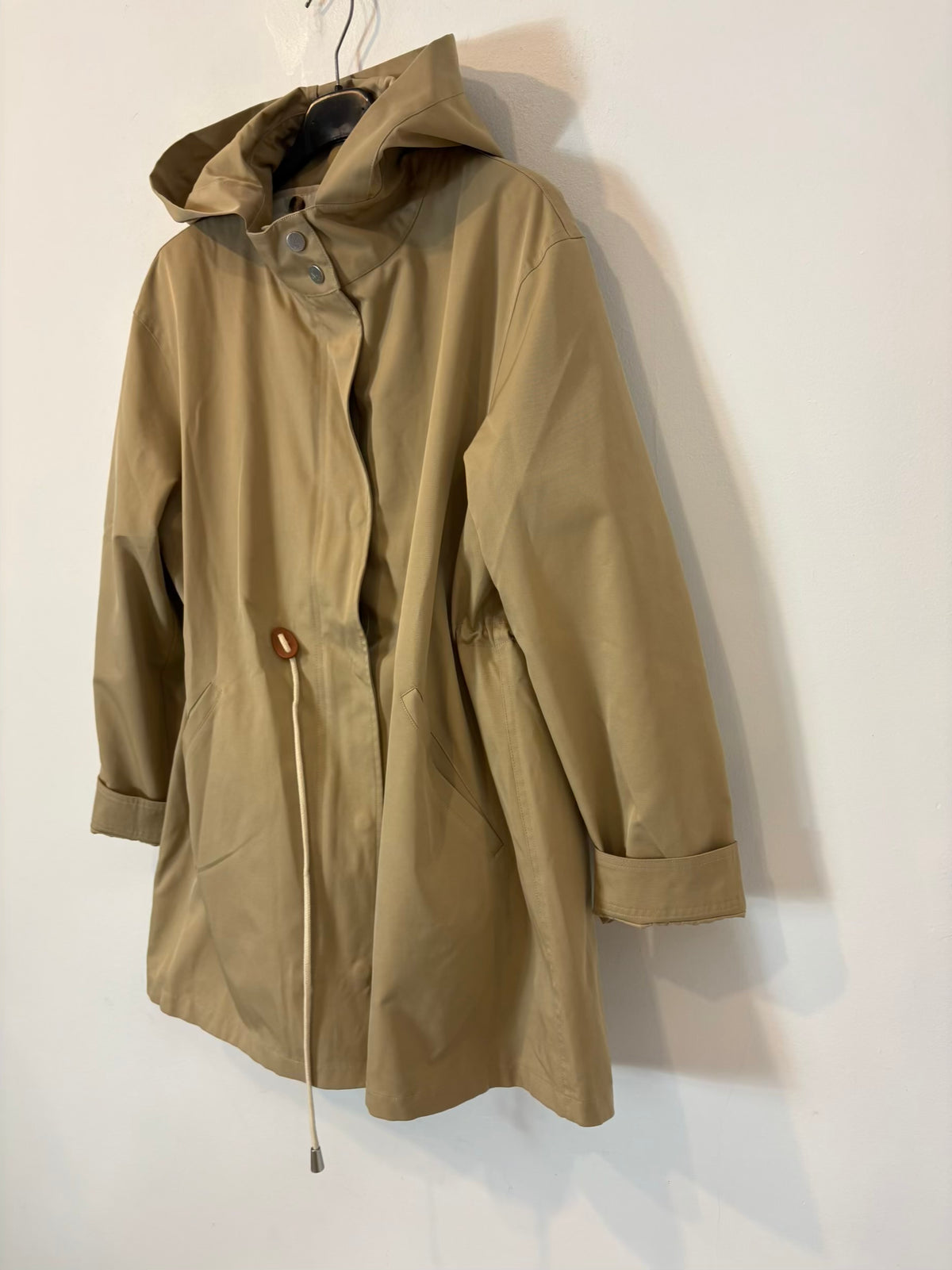 Gabardina capucha y chaleco extraíble