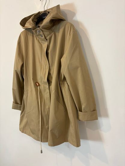 Gabardina capucha y chaleco extraíble