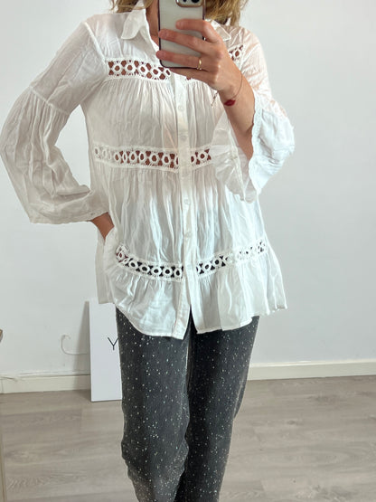 OTHERS. White die-cut blouse. TL