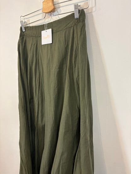 CARLOTA & CO. Falda larga verde fluida