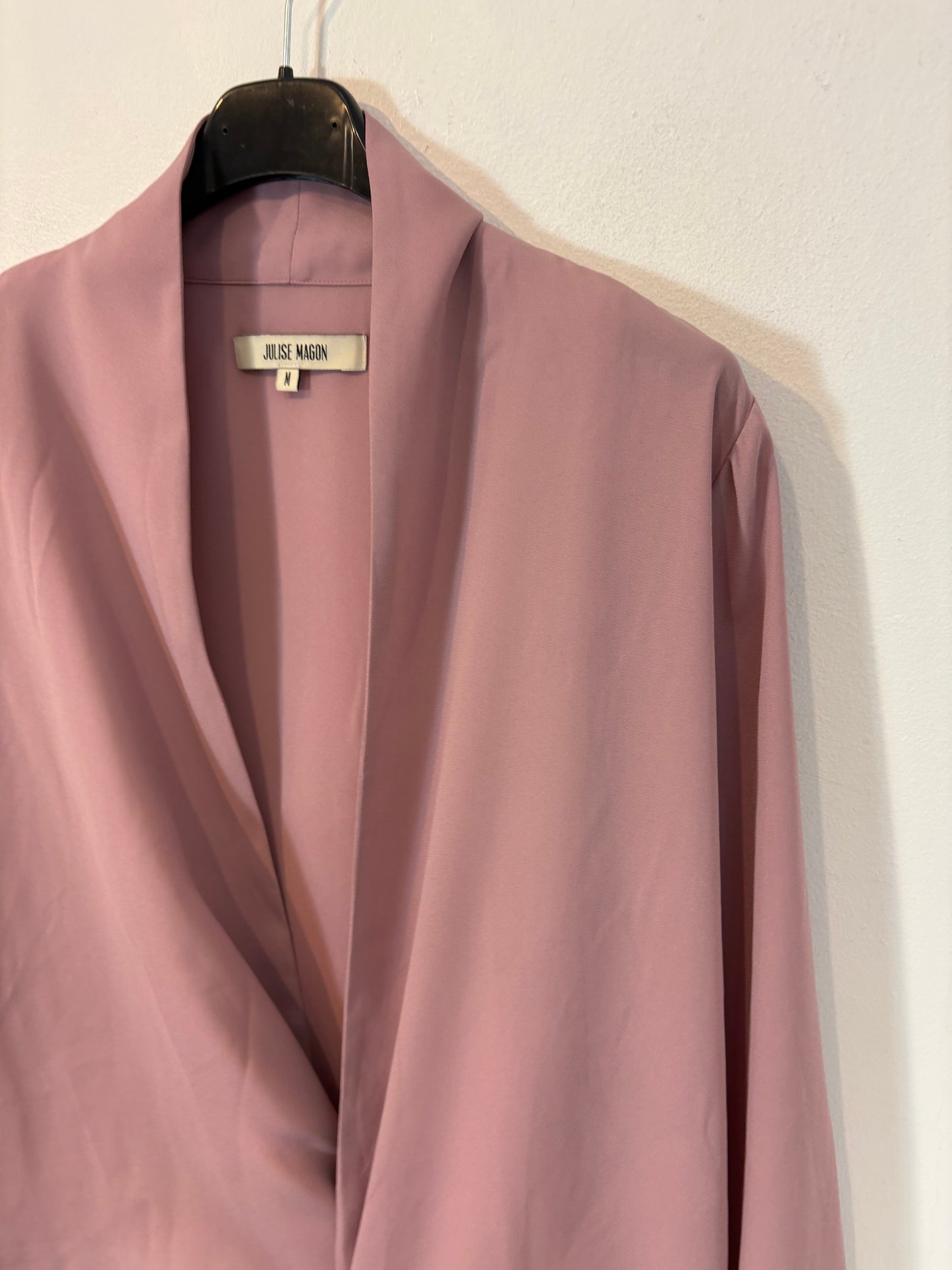 JULISE MAGON. Blusa rosa palo cruzada