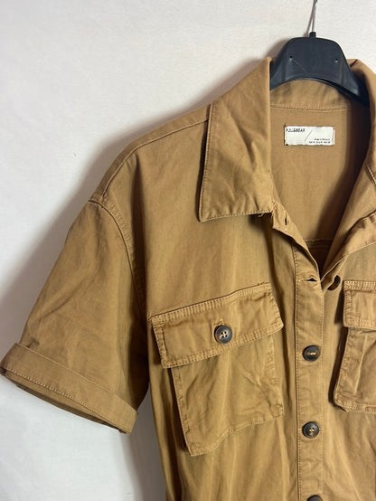 PULL&BEAR . Mono corto camel estilo safari. T M
