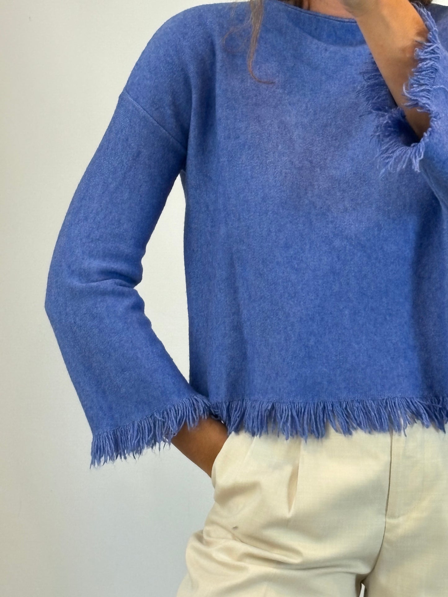 OTHERS. Heathered blue fringed sweater. TS/M