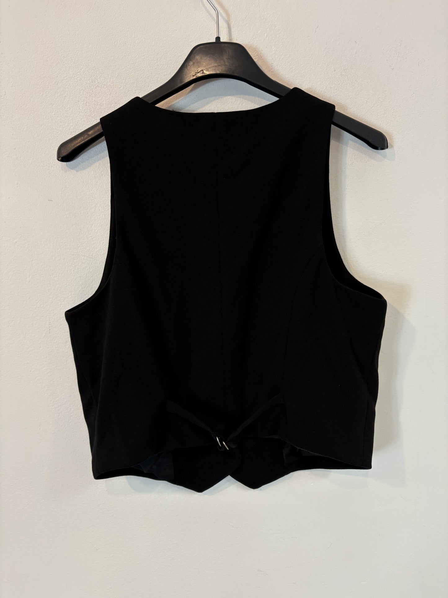 MANGO. Chaleco negro