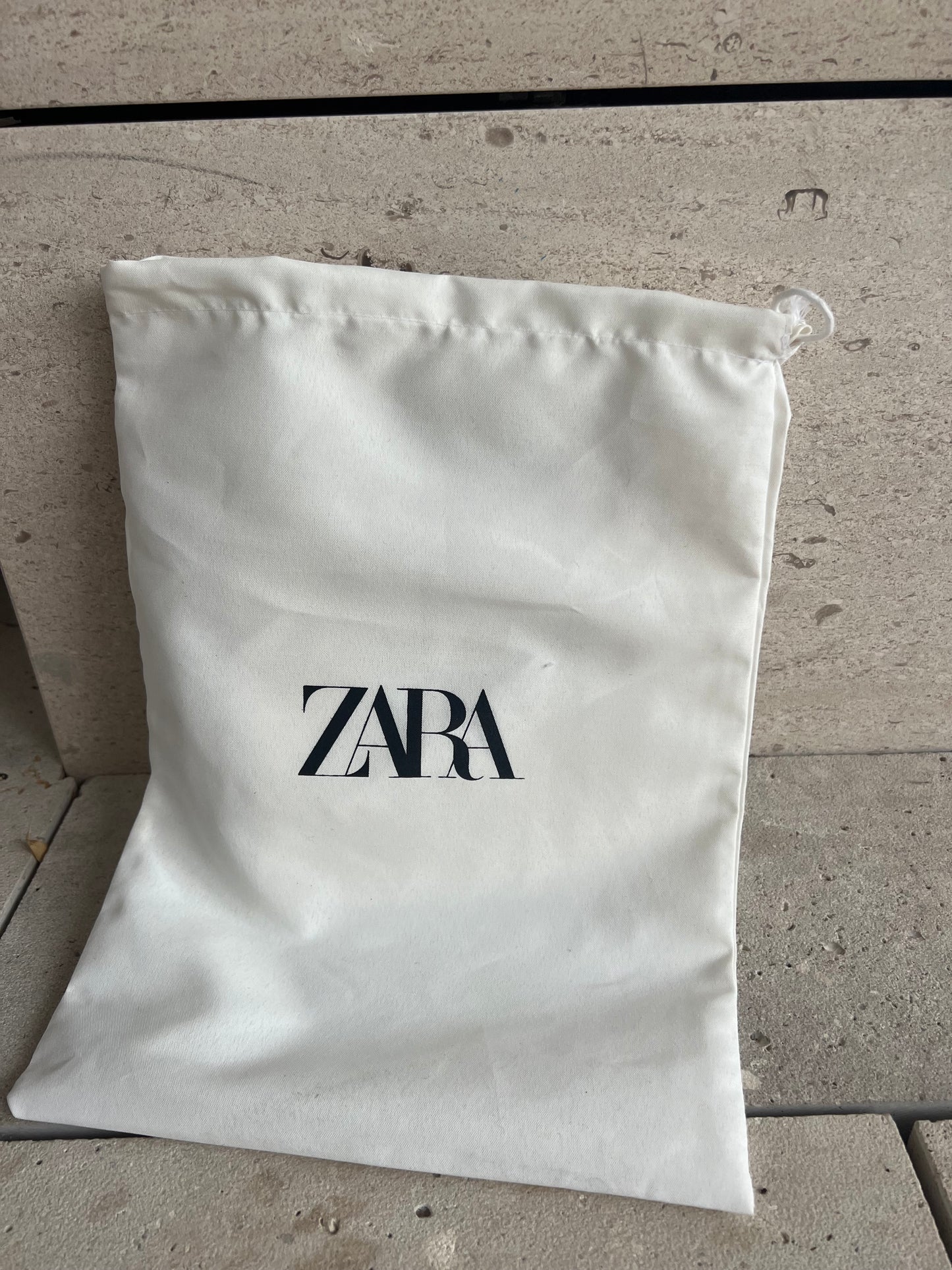 ZARA. Collar flor textura. T M