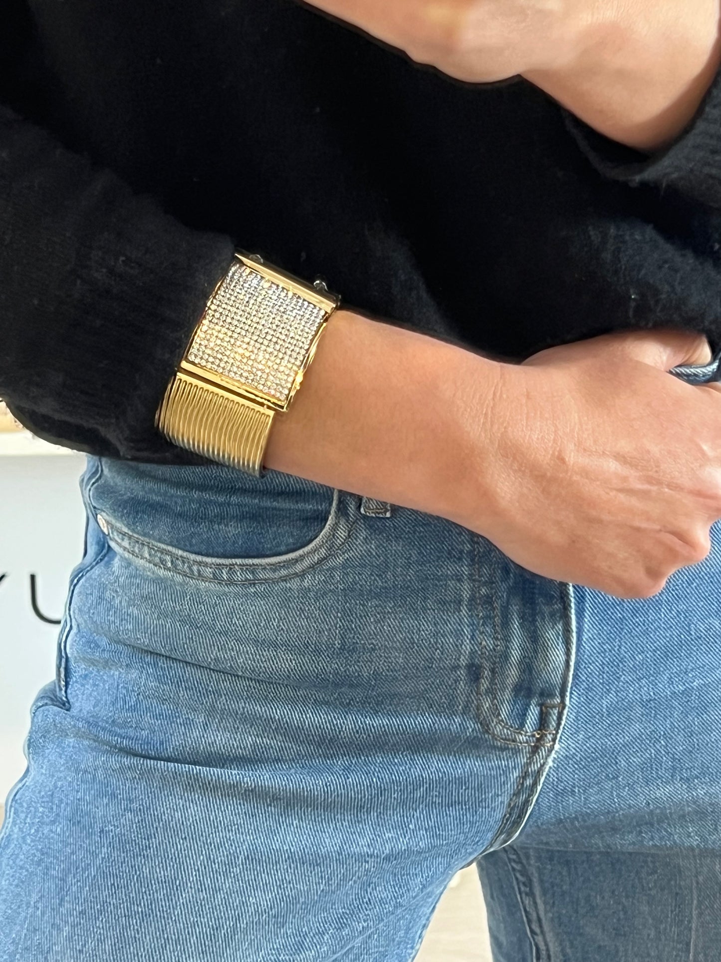 OTHERS. Gold bracelet with mini rhinestones