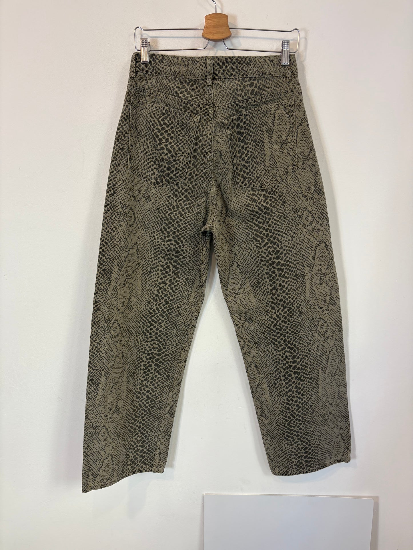 ZARA. Denim estampado pata ancha