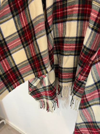 MAJE. Capa cuadros con lana