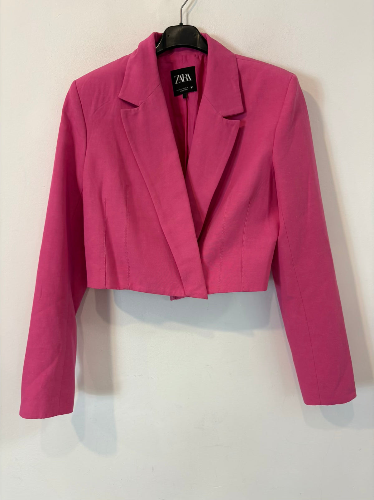 ZARA. Chaqueta rosa cropped. T M