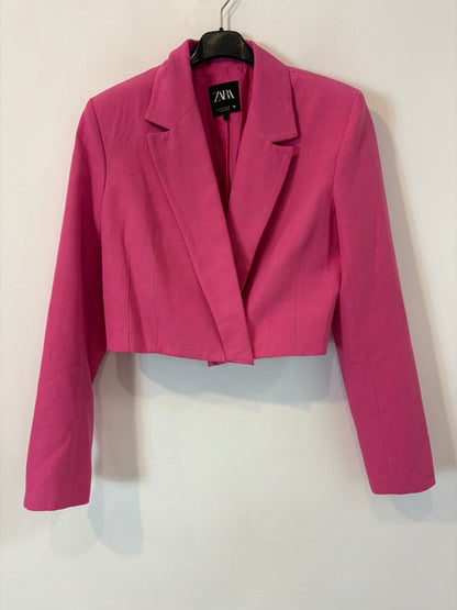 ZARA. Chaqueta rosa cropped. T M