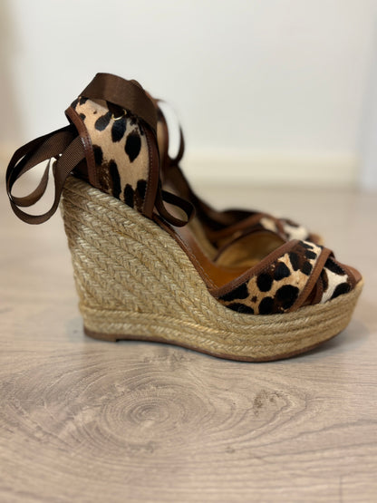 DOLCE & GABBANA. Cuñas animal print piel. T38