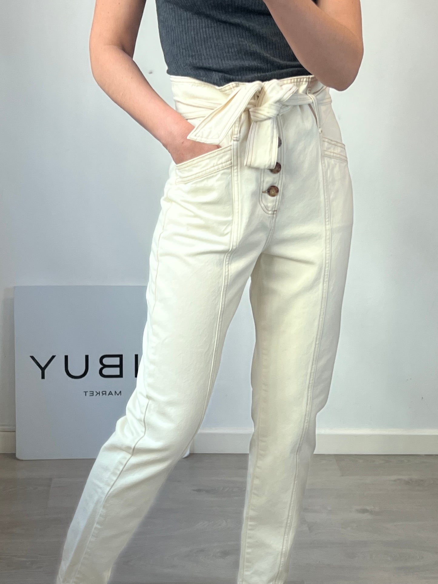 SÉZANE. Pantalón beige cinturón. T 40