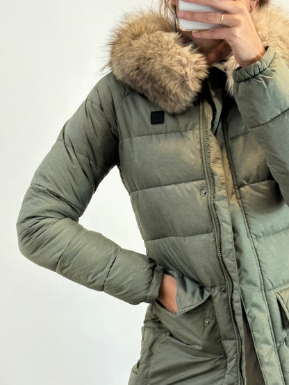 TERNUA. Plumas verde capucha