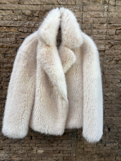 ZARA. Abrigo pelo corto
