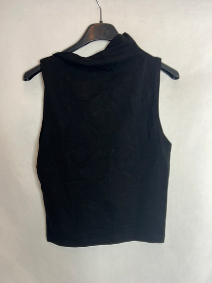 ZARA. Top negro cuello asimetrico. T S