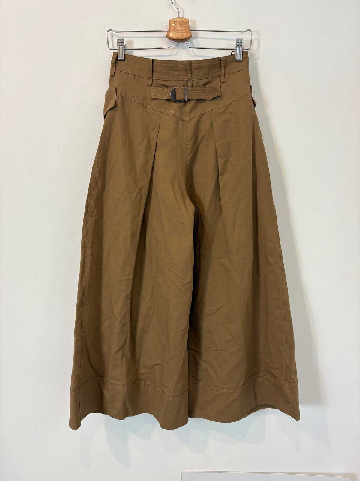 ZARA SRPLS. Pantalón marrón bolsillos efecto falda