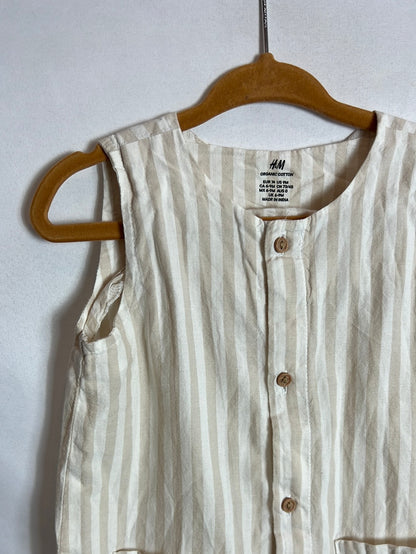 H&amp;M. Beige striped frog and bucket. T 6-9 months