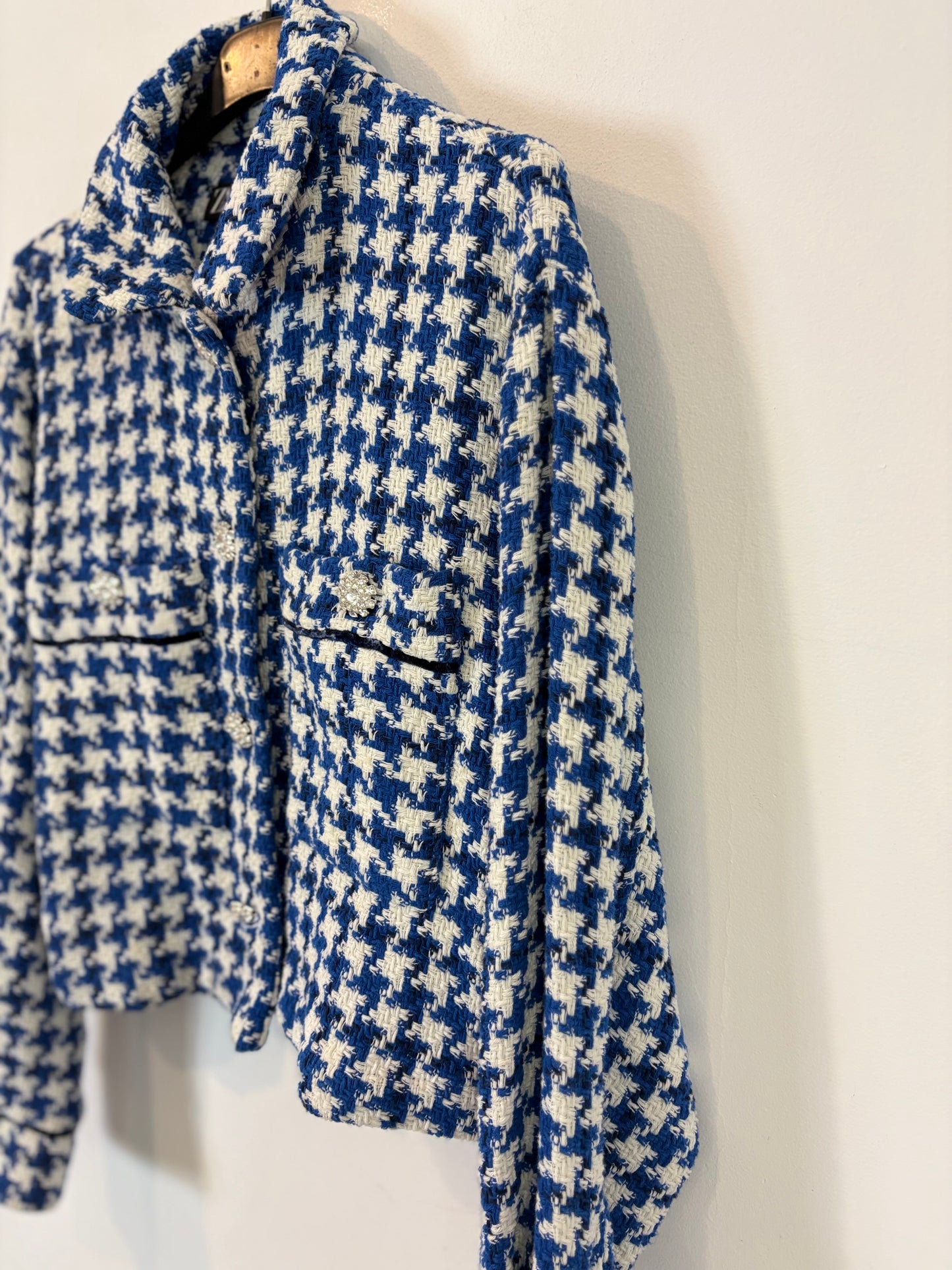 ZARA. Chaqueta tweed bicolor botones joya. T S