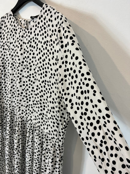 ZARA. Long white polka dot dress. XS (S/M)