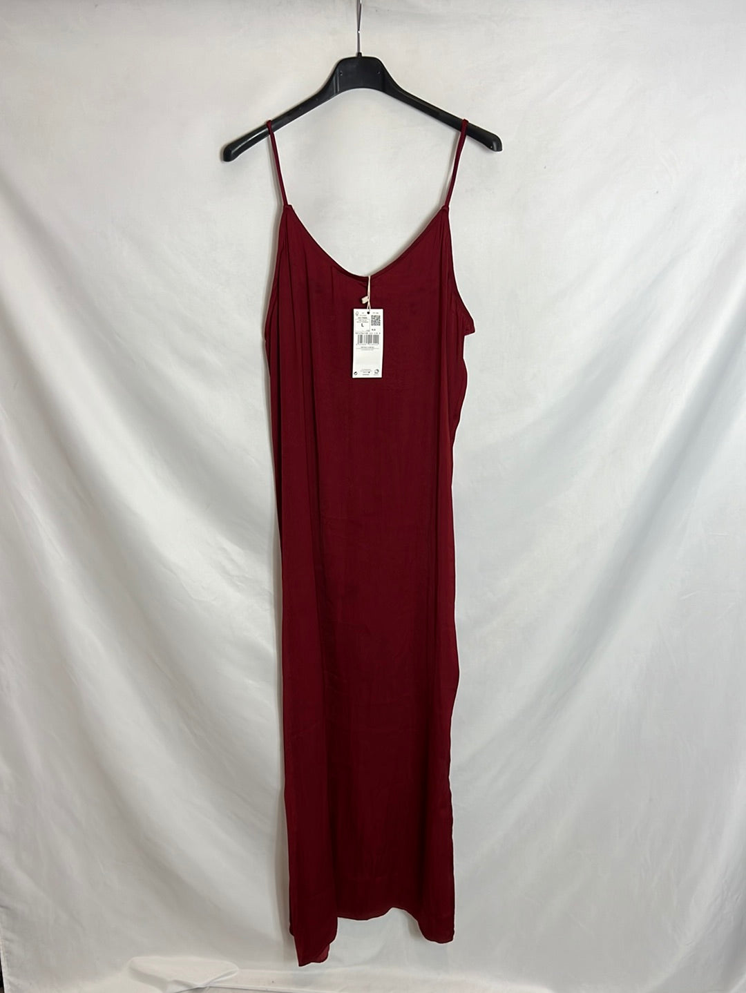 MANGO. Vestido midi burdeos apertura. T L