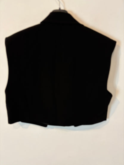 ZARA. Chaleco negro cropped