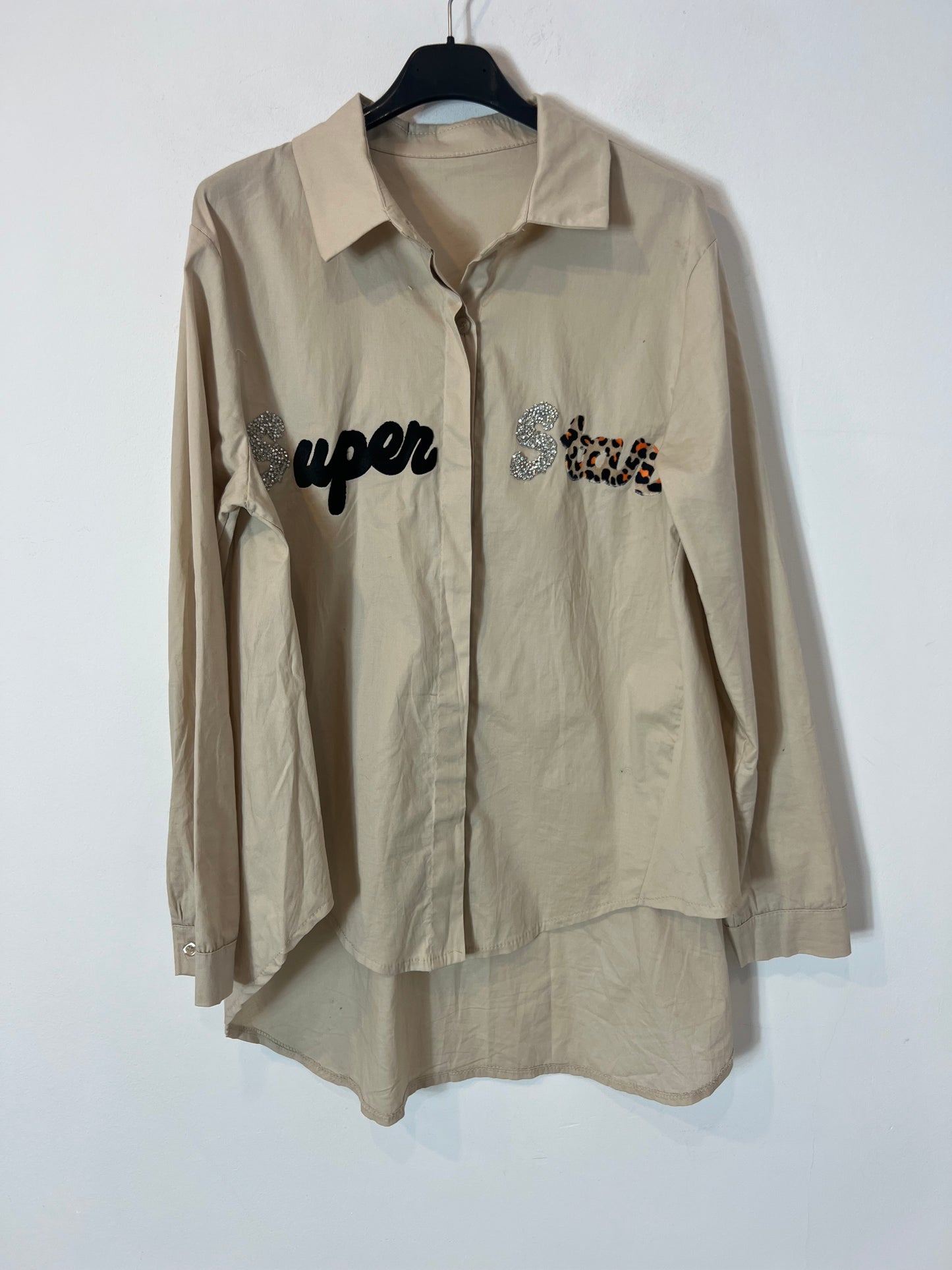 OTHERS. Beige letter shirt. TS/M