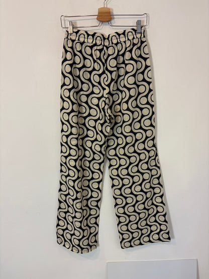 ZARA. Pantalón fluido estampado geométrico