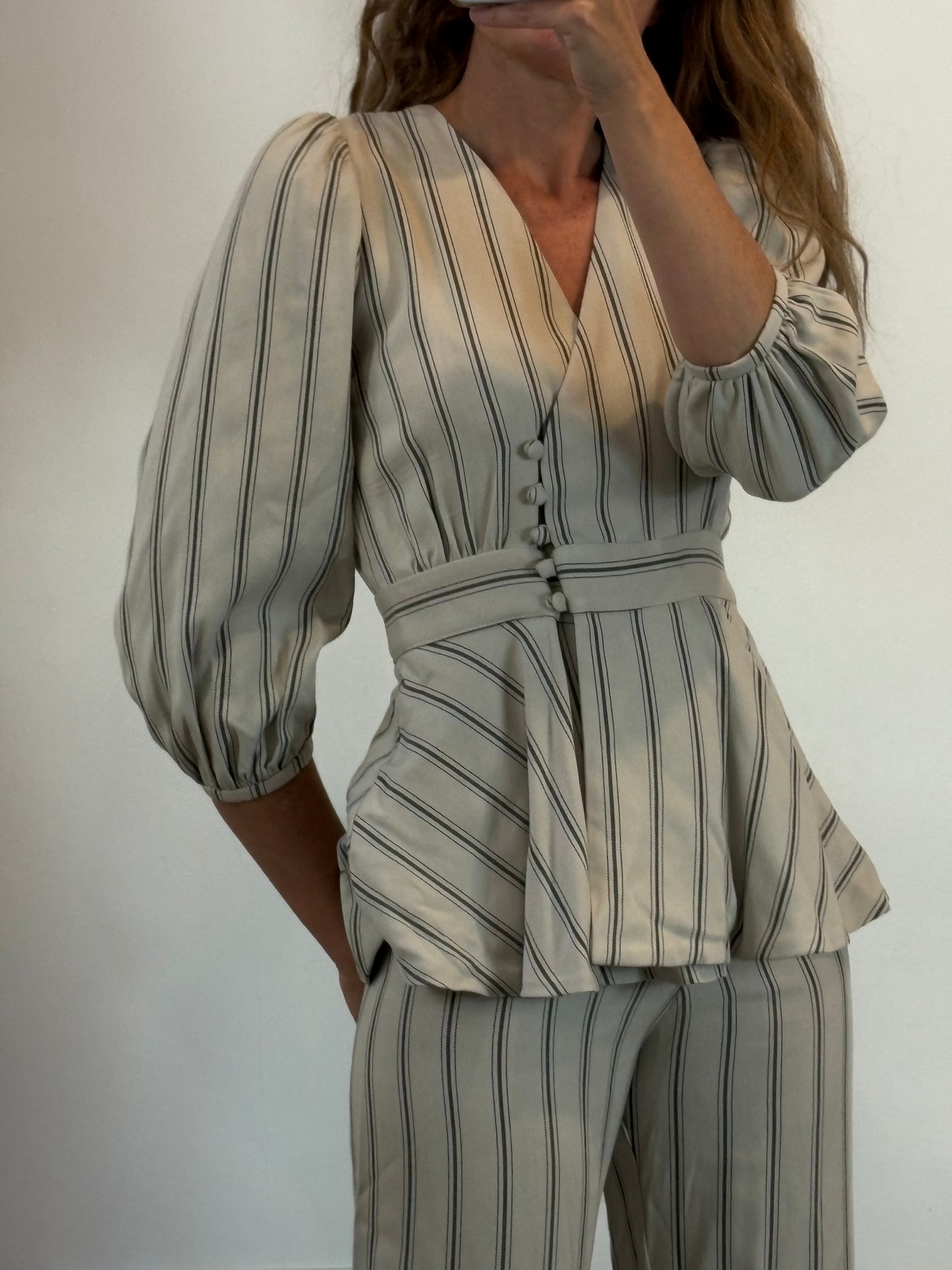 VOGANA. Total look fluido rayas