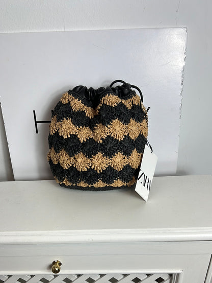 ZARA. Bolso rafia saco