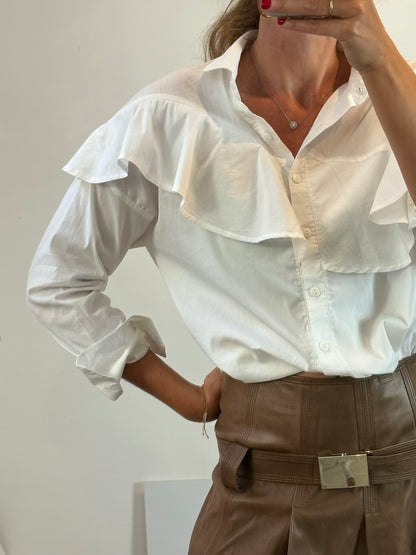 AMPI VERA. Blusa blanca fluida volante