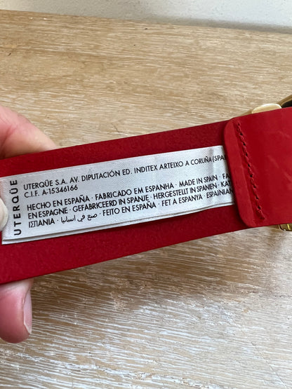 UTERQÜE. Cinturón rojo piel. T 75